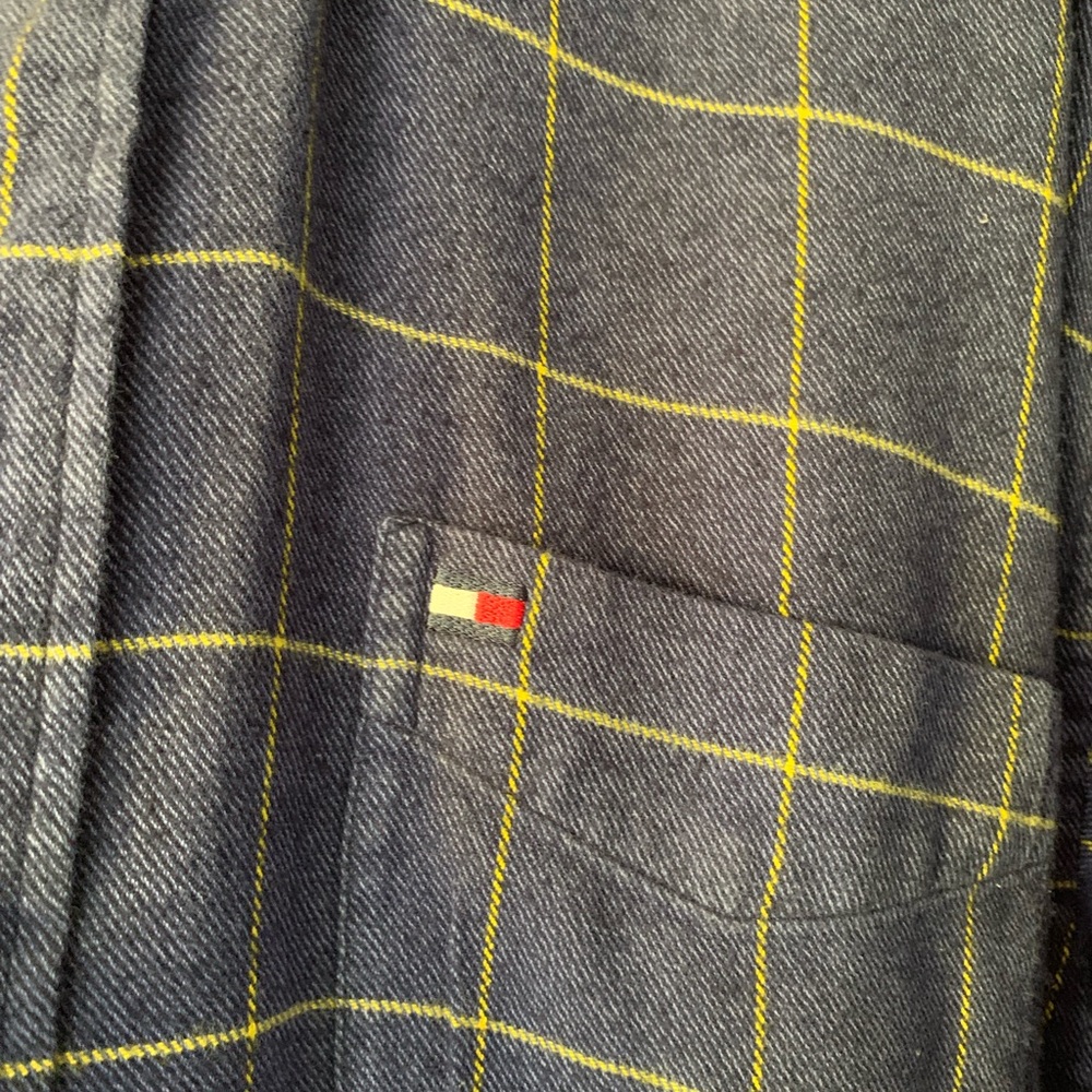 Tommy Hilfiger Button Down - Picture 2 of 2